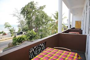 New golden bay resort Weligama