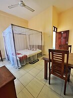 New golden bay resort Weligama