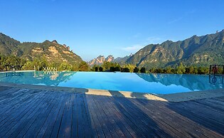 Zhang jiajie XMAN Valley Sunrise Resort