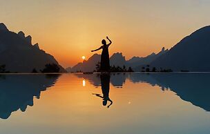 Zhang jiajie XMAN Valley Sunrise Resort