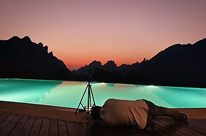 Zhang jiajie XMAN Valley Sunrise Resort