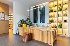 Zhang jiajie XMAN Valley Sunrise Resort