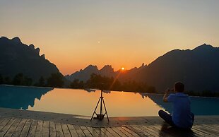 Zhang jiajie XMAN Valley Sunrise Resort