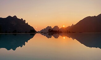 Zhang jiajie XMAN Valley Sunrise Resort