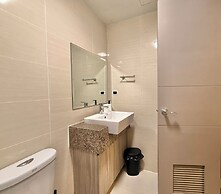 One Uptown Residence Near St Lukes