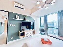 One Uptown Residence Near St Lukes