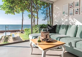 Sandbox beachfront villa2