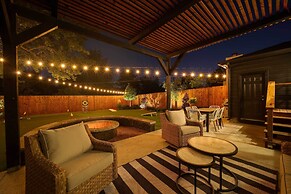 Tulsa Retreat w/ Backyard Oasis & Putting Green!