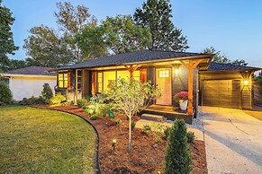 Tulsa Retreat w/ Backyard Oasis & Putting Green!