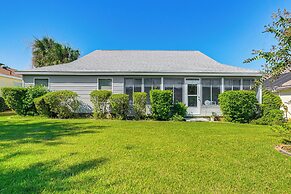 Walk to Golf & Pool: Pet-friendly Villages Home