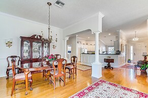 Walk to Golf & Pool: Pet-friendly Villages Home