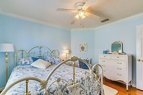 Walk to Golf & Pool: Pet-friendly Villages Home