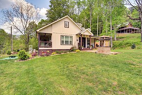 Historic Dahlonega Home w/ Wraparound Porch