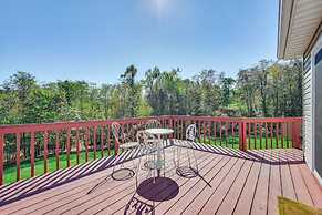 Private Deck: Berkeley Springs Getaway!
