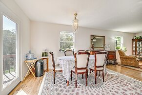 Private Deck: Berkeley Springs Getaway!