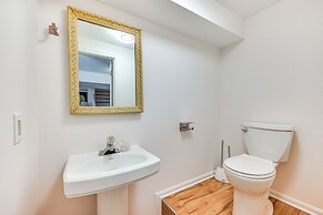 Private Deck: Berkeley Springs Getaway!