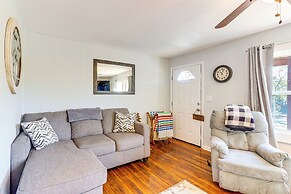 < 1 Mi to Dtwn: Pet-friendly Cabin in Murphy!