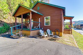 < 1 Mi to Dtwn: Pet-friendly Cabin in Murphy!
