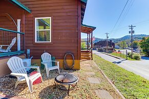 < 1 Mi to Dtwn: Pet-friendly Cabin in Murphy!