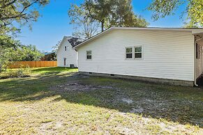 Small-town Charm & Local Dining: Home in Burgaw!