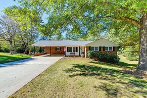 1 Mi to Dtwn: Home w/ Fire Pit & Deck in Hudson!