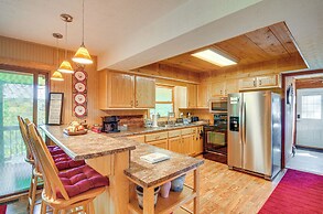 4 Mi to Cumberland River: Cabin w/ Deck & Fire Pit