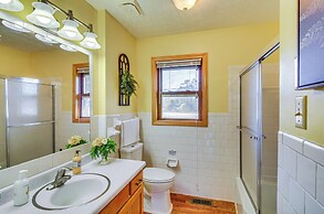 4 Mi to Cumberland River: Cabin w/ Deck & Fire Pit