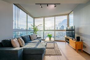 w Prestigious 2BR w Perfect Balcony View