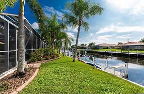 Villa Capri - Waterfront Luxury Home - Punta Gorda FL