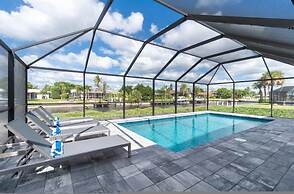 Villa Capri - Waterfront Luxury Home - Punta Gorda FL