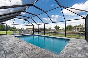 Villa Capri - Waterfront Luxury Home - Punta Gorda FL