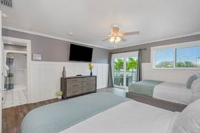 Villa Azule - Waterfront Luxury Home - Walk to Indian Rocks Beach FL