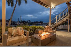 Villa Azule - Waterfront Luxury Home - Walk to Indian Rocks Beach FL