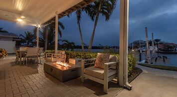 Villa Azule - Waterfront Luxury Home - Walk to Indian Rocks Beach FL