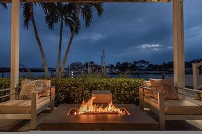 Villa Azule - Waterfront Luxury Home - Walk to Indian Rocks Beach FL