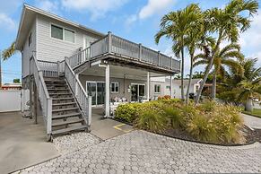 Villa Azule - Waterfront Luxury Home - Walk to Indian Rocks Beach FL