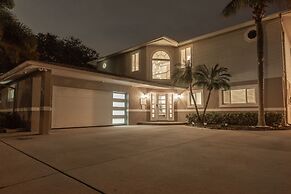 Villa Azule - Waterfront Luxury Home - Walk to Indian Rocks Beach FL