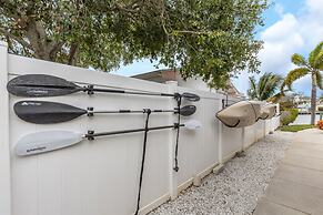 Villa Azule - Waterfront Luxury Home - Walk to Indian Rocks Beach FL