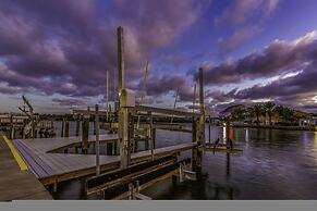 Villa Azule - Waterfront Luxury Home - Walk to Indian Rocks Beach FL