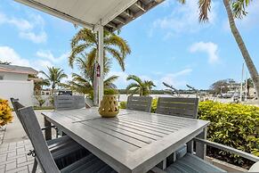 Villa Azule - Waterfront Luxury Home - Walk to Indian Rocks Beach FL