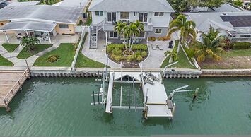 Villa Azule - Waterfront Luxury Home - Walk to Indian Rocks Beach FL