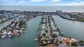 Villa Azule - Waterfront Luxury Home - Walk to Indian Rocks Beach FL
