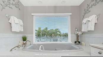 Villa Azule - Waterfront Luxury Home - Walk to Indian Rocks Beach FL