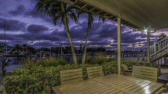 Villa Azule - Waterfront Luxury Home - Walk to Indian Rocks Beach FL