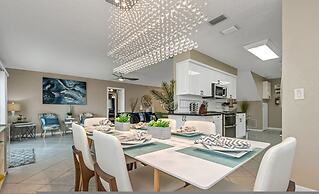 Villa Azule - Waterfront Luxury Home - Walk to Indian Rocks Beach FL