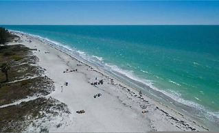 Villa Azule - Waterfront Luxury Home - Walk to Indian Rocks Beach FL