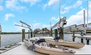 Villa Azule - Waterfront Luxury Home - Walk to Indian Rocks Beach FL