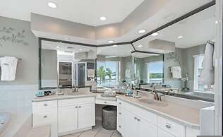 Villa Azule - Waterfront Luxury Home - Walk to Indian Rocks Beach FL