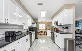 Villa Azule - Waterfront Luxury Home - Walk to Indian Rocks Beach FL