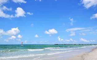 Villa Azule - Waterfront Luxury Home - Walk to Indian Rocks Beach FL